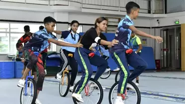 Bangladeşli Kursiyerler Çin Akrobasi Eğitimi Alıyor