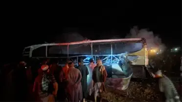 Afganistan'da otobüs kazası: 71ölü