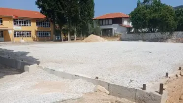 Menteşe'de 6 halı saha yapımı sürüyor