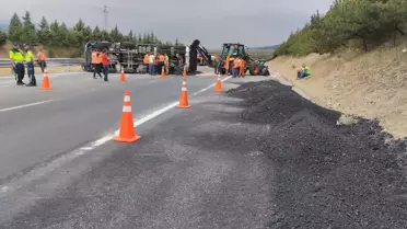 Düzce'de Kamyon Devrildi, Otoyol Kapandı