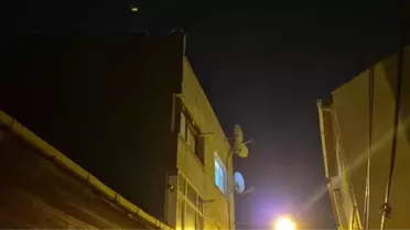 FATİH'te Çatı Yangını Korku Yarattı