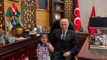Hilal'in Devlet Bahçeli ile Mutlu Anı