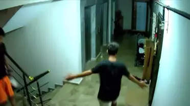 Adana'da Hırsızlar Göbek Atarak Ayakkabı Çaldı