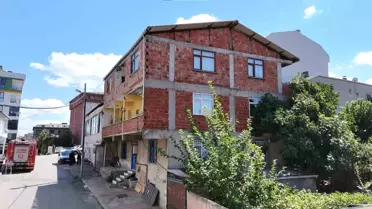 Sultanbeyli'de Bina Çökmek Üzere