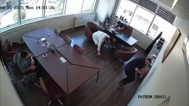 Patron odasına silahlı saldırı! Yere yatarak ölümden kurtuldular