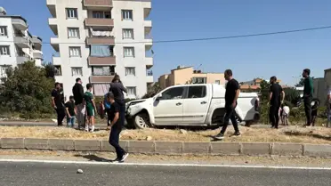 Siirt'te Pikap Aydınlatma Direğine Çarptı