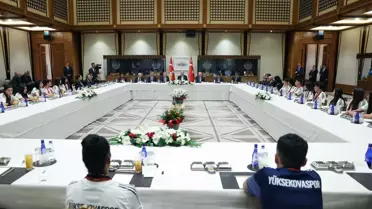 Cumhurbaşkanı Erdoğan, Yüksekovaspor Kadın Futbol Takımı'nı kabul etti