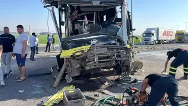 Mardin'de Otobüs ile Tır Çarpıştı