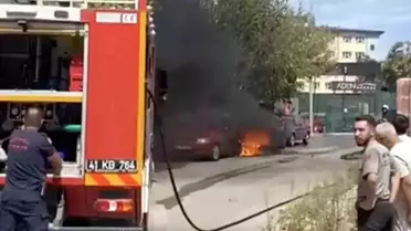 Gebze'de Park Halinde Araç Yangını