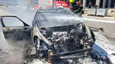 Balıkesir'de Park Halindeki Araç Yangını
