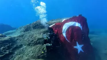 Gazipaşa'da Su Altında Zafer Bayramı Coşkusu