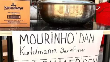 Ezeli Rakipler Birlikte Helva Dağıttı