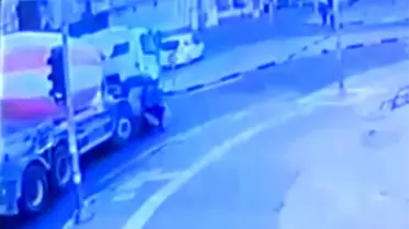 Nizip'te Motosiklet Beton Mikserinin Altından Kurtuldu