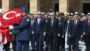 Yine boş geçmediler! İşte Cumhurbaşkanı Erdoğan'ın Anıtkabir'e yürüdüğü esnada atılan slogan