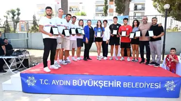 Aydın'da Otizmli Çocuklar Yüzme Eğitimlerini Tamamladı