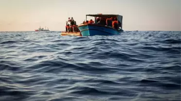Nijerya'da Tekne Batan 13 Kişi Hayatını Kaybetti