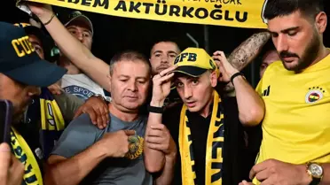 Tepkiler çığ gibi büyüyor! Uçaktan indiği anda sarf ettiği cümleyle Galatasaray taraftarını çıldırttı 