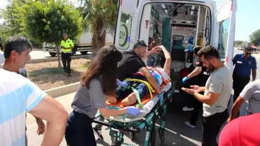 Antalya'da Kaza: 5 Yaralı, Sürücü İtfaiye Tarafından Kurtarıldı