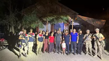Ayılarla Mahsur Kalan Aile Kurtarıldı