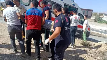 Besni'de İnşaat Boşluğuna Düşen Araçta Sürücü Yaralandı