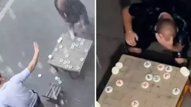 Satranç maçını kaybetti, dört saat yağmur altında yenilginin sebebini bulmaya çalıştı