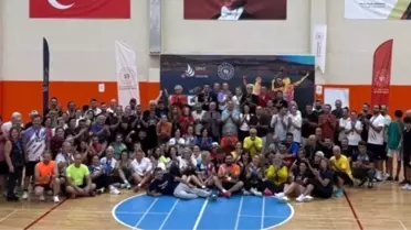 Kuşadası’nda Badminton Veteranlar Şampiyonası Sona Erdi