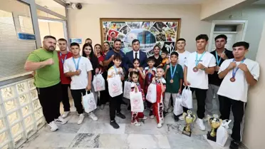 Manisalı Sporculara Ödül ve Destek