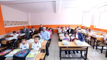 Sultangazi Belediyesi, 45 Bin Öğrenciye Çanta ve Kırtasiye Hediye Etti