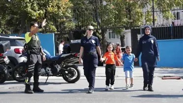 Bağcılar Belediyesi'nden Okul Önlerinde Güvenli Eğitim Uygulamaları