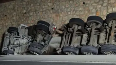 Emet'te Asit Yüklü Tanker Devrildi
