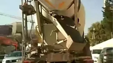 Beton Mikserinin Yola Beton Dökmesi Tepki Topladı