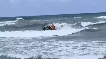 Dalgalı Denizde Boğulma Tehlikesi: Aranan Şahıs Kurtarıldı