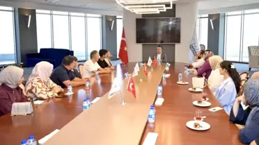 Esenyurt'ta LGS'de Dereceye Giren Öğrenciler Başkan Aksoy'u Ziyaret Etti
