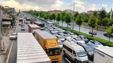 Ankara'da Sağanak Yağış Trafiği Durdurdu