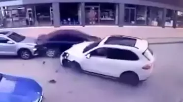 Tokat'ta Lüks Porsche Cipin Tekerle Çarpışma Sonucu Koptu