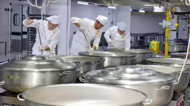 Esenyurt Belediyesi İhtiyaç Sahiplerine Sıcak Yemek Ulaştırıyor
