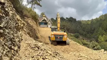 Yıkım kararı gelen evini karadan yürüterek yürüterek kaçırdı