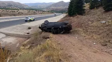 Hekimhan'da otomobil drenaj kanalına düştü