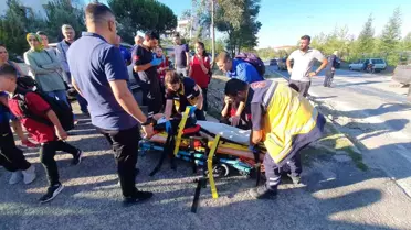 Demirci'de Öğrenci Servisi Kaza Yaptı