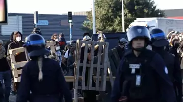Fransa'da Tasarruf Planına Büyük Protesto