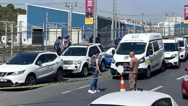Küçükçekmece'de Park Halindeki Arabada Erkek Cesedi Bulundu