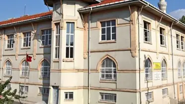 500 yıllık okulun duvarlarında ortaya çıkan esrarengiz sembollerin sırrı çözüldü