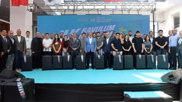 Hatay Büyükşehir Belediyesi'nden Öğrencilere 'İlk Bavulum İlk Biletim' Desteği