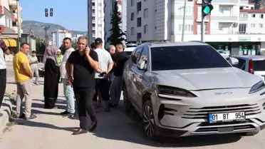 Adana'da Motosikletli Trafik Polisi Kazada Ağır Yaralandı