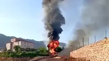 Şırnak'ta yol çalışmasında hasar gören petrol borusu alev aldı