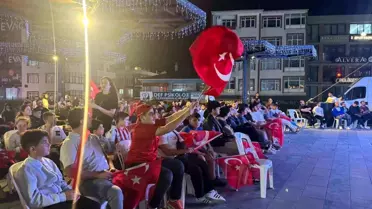Türkiye-Yunanistan Maçı Arnavutköy'de Dev Ekranda Coşkuyla İzlendi