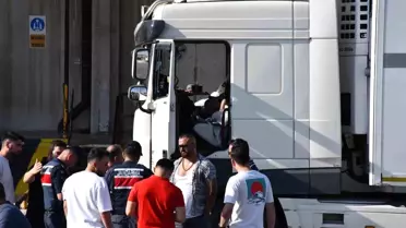 İzmir'de Tır Şoförü Park Halinde Ölü Bulundu
