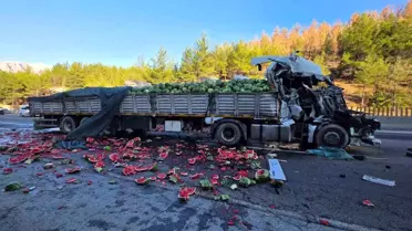Adana'da Karpuz Yüklü Tır Devrildi