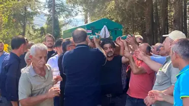 12 Yaşındaki Öğrenci Cenazesiyle Defnedildi