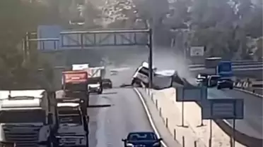 Döşemealtı'nda Feci Kaza: Tır Sürücüsü Hayatını Kaybetti